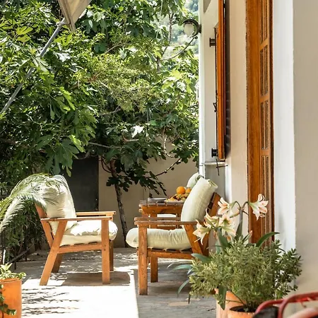 Апартаменты Makis Family *